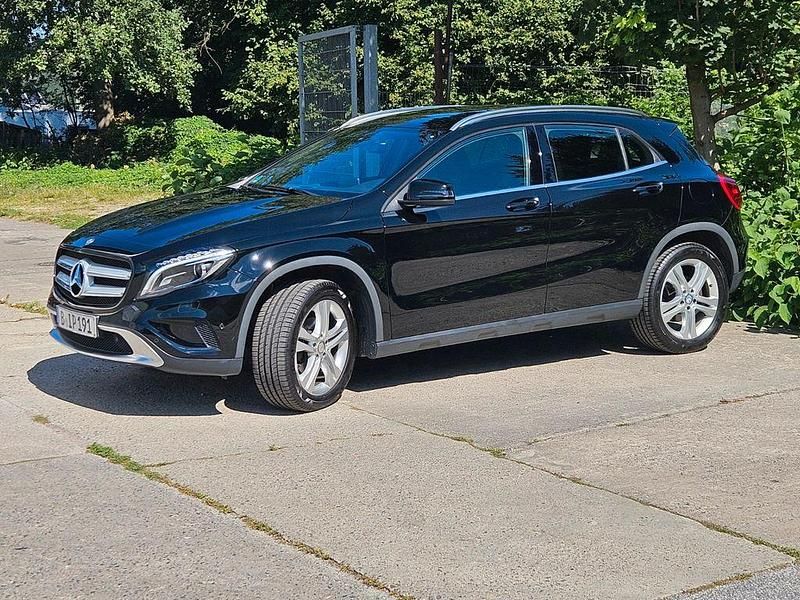 Schwarz Gebraucht 2016 Mercedes GLA220 SUV | 14.800 € (Guter Preis) - Bild 1/4