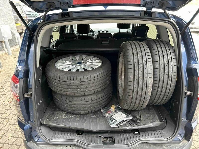 Gebraucht Ford S-MAX Titanium 140 PS (102 kW) 2012 Blau Van / Kleinbus