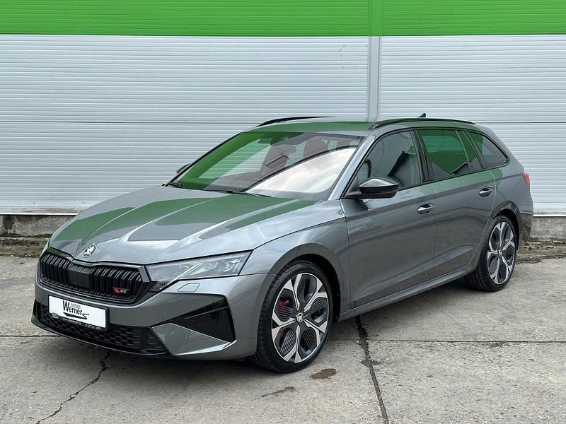 Grey metallic Gebraucht 2024 Skoda Octavia RS Kombi | 42.870 € (Fairer Preis) - Bild 1/2