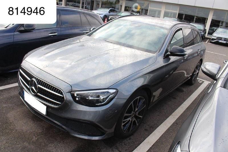 Grau Gebraucht 2022 Mercedes E220 Avantgarde Limousine | 30.750 € (Superpreis) - Bild 1/4