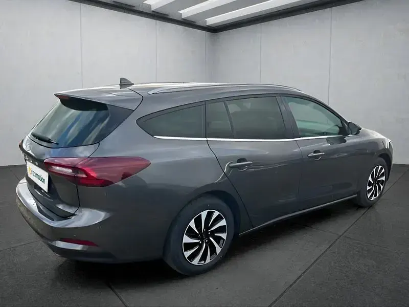 Gebraucht Ford Focus 125 PS (91 kW) 2025 Grau Kombi