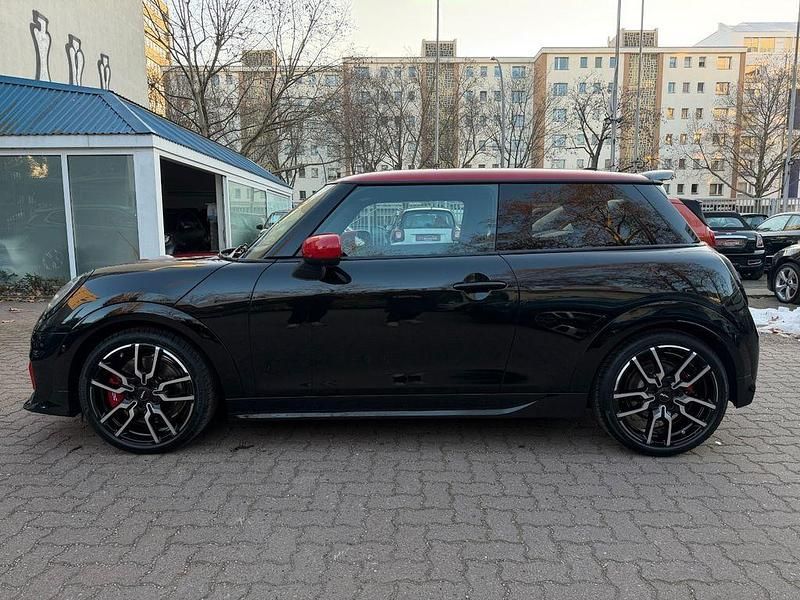 Gebraucht Mini John Cooper Works 231 PS (169 kW) 2024 Schwarz Kleinwagen