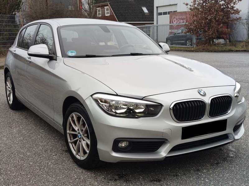 Silber Gebraucht 2018 BMW 118 Advantage Kleinwagen | 12.990 € (Superpreis) - Bild 1/4
