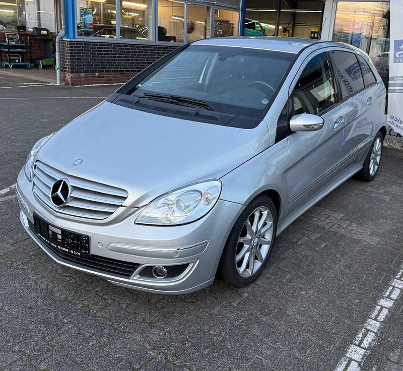 Silber Gebraucht 2006 Mercedes B180 Van / Kleinbus | 4.750 € (Fairer Preis) - Bild 1/4