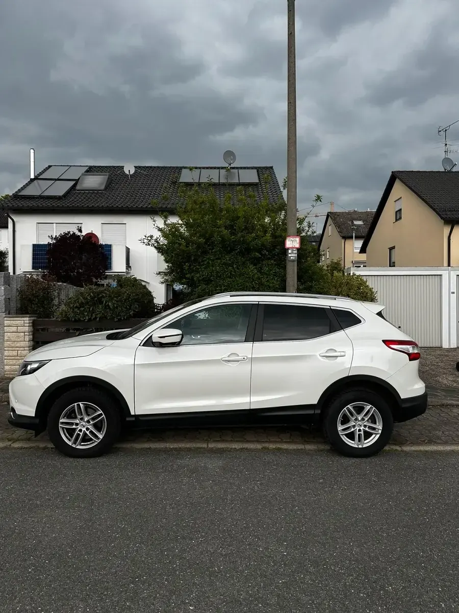 Gebraucht Nissan Qashqai 163 PS (119 kW) 2017 Weiß SUV