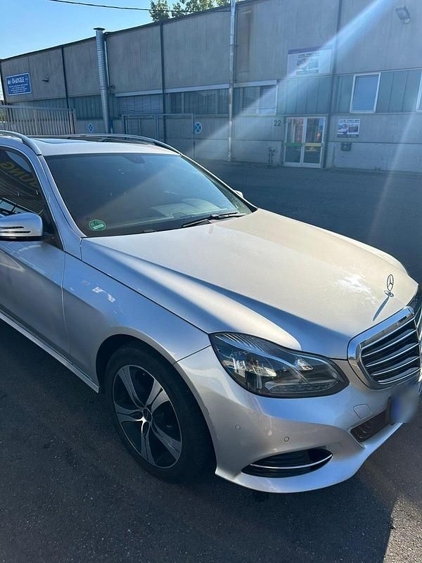 Gebraucht Mercedes E220 170 PS (125 kW) 2015 Silber Kombi