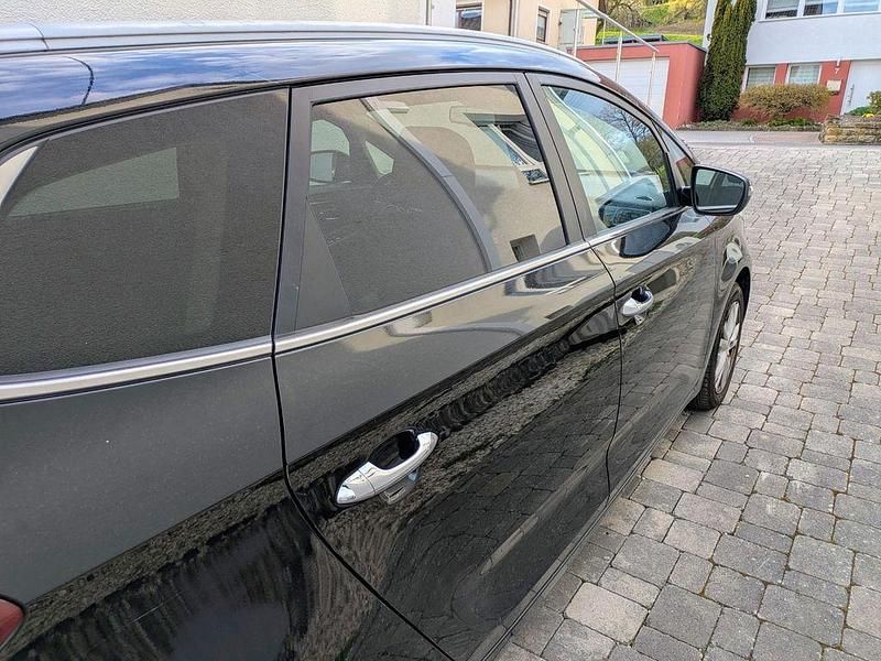 Gebraucht Kia Carens Attract 135 PS (99 kW) 2014 Schwarz Van / Kleinbus