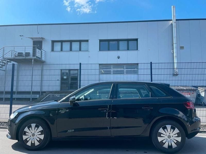 Gebraucht Audi A3 Ambiente 110 PS (80 kW) 2015 Schwarz Limousine