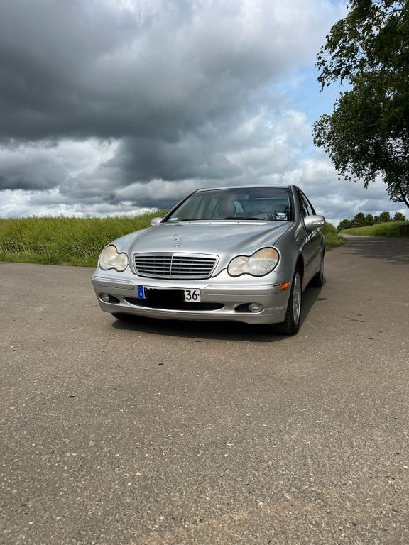 Silber Gebraucht 2004 Mercedes C240 Classic Limousine | 3.500 € - Bild 1/4