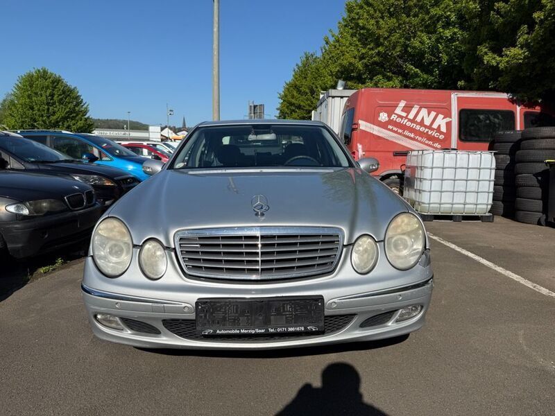 Silber Gebraucht 2006 Mercedes E220 Limousine | 2.690 € (Guter Preis) - Bild 1/4