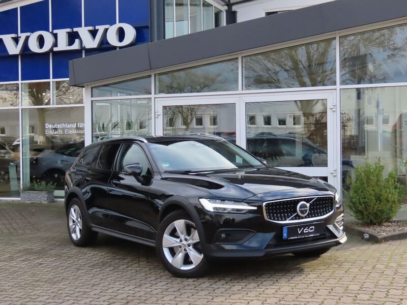 Onyx black / metallic Gebraucht 2022 Volvo V60 CC Ultimate Kombi | 42.900 € (Teuer) - Bild 1/4