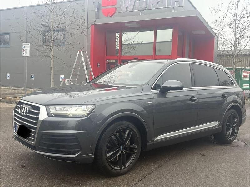 Grau Gebraucht 2017 Audi Q7 S-Line SUV | 20.900 € (Guter Preis) - Bild 1/4
