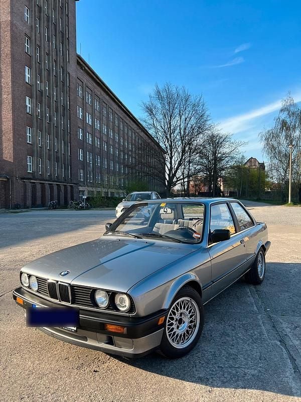 Gebraucht BMW 316 100 PS (73 kW) 1989 Silber Limousine