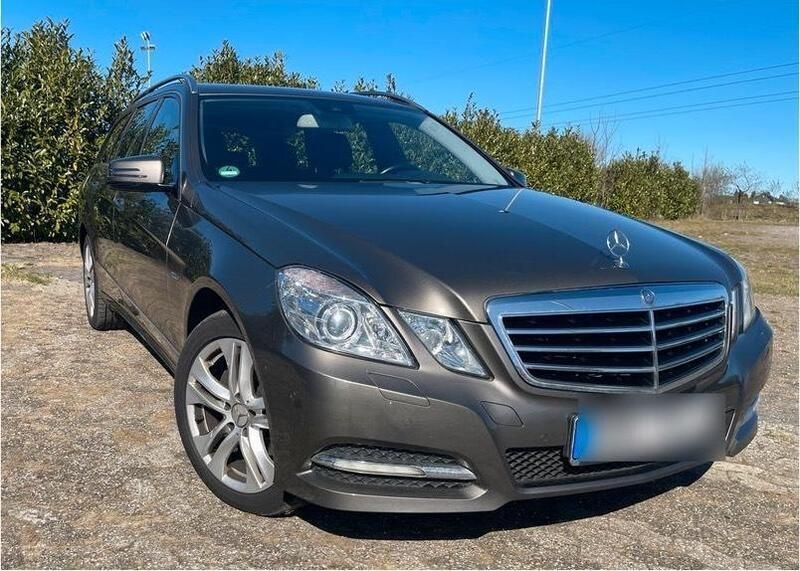 Andere außenfarben Gebraucht 2011 Mercedes E200 Kombi | 6.150 € (Superpreis) - Bild 1/4