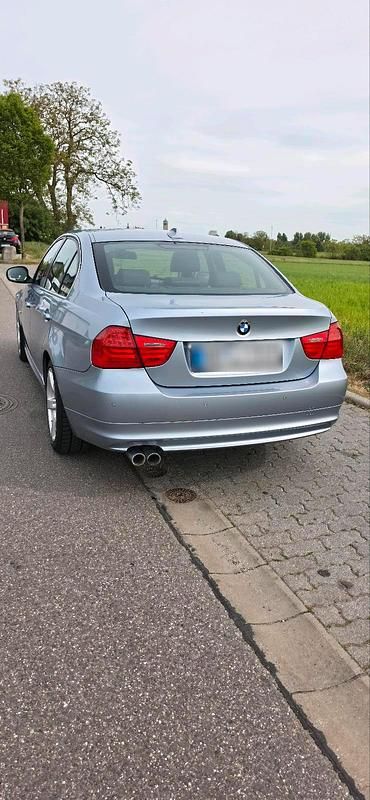 Second-hand BMW 330 245 CP (180 kW) 2009 Albastru Berlinǎ