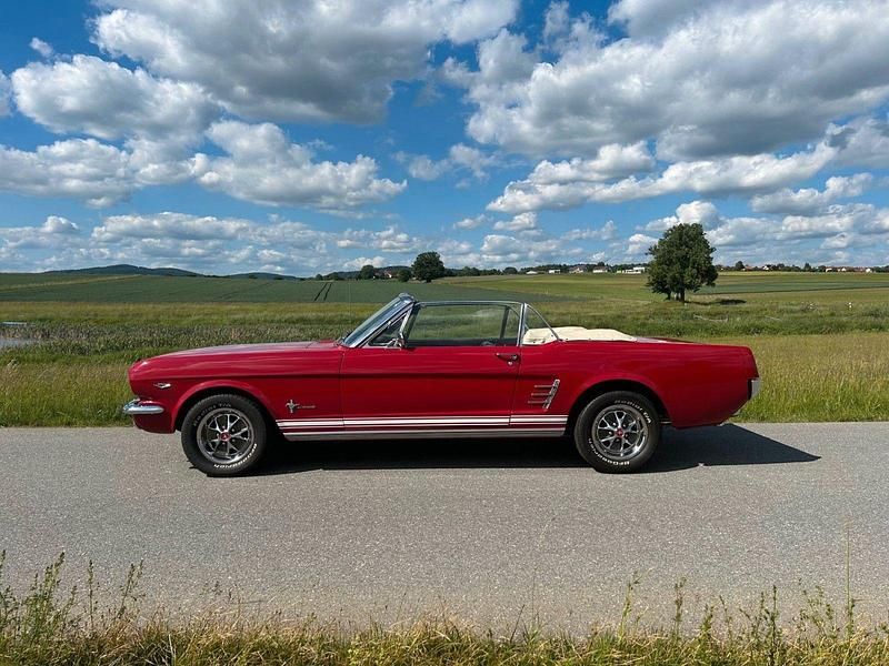 Gebraucht Ford Mustang 220 PS (161 kW) 1966 Rot Cabrio