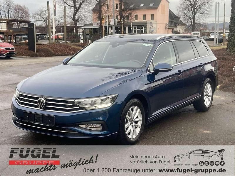 Gebraucht VW Passat Business 150 PS (110 kW) 2023 Aquamarinblau metallic Kombi