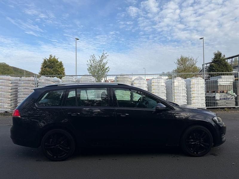 Second-hand VW Golf VII LOUNGE 125 CP (91 kW) 2014 Negru Break