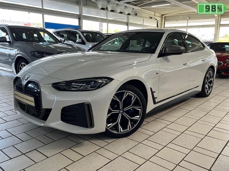 Weiss Gebraucht 2022 BMW i4 Performance Limousine | 46.788 € (Fairer Preis) - Bild 1/3