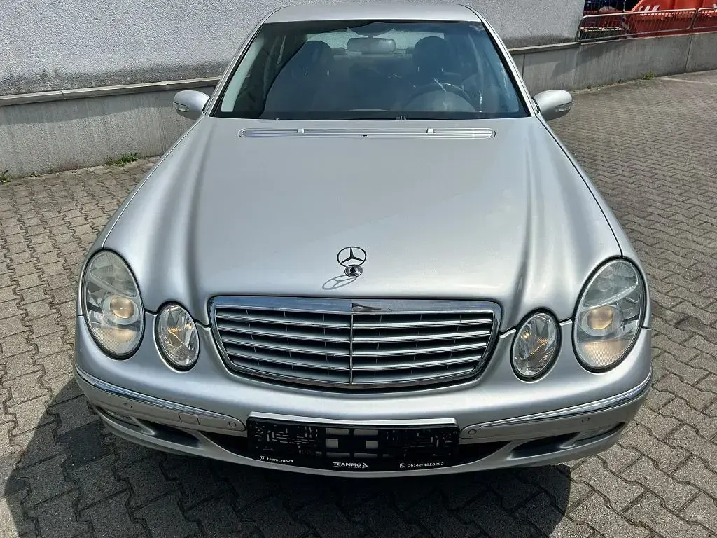 Gebraucht Mercedes E220 Elegance 150 PS (110 kW) 2002 Brillantsilber  metalliclack Limousine