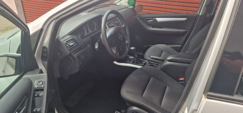 Gebraucht Mercedes B180 109 PS (80 kW) 2008 Silber Van / Kleinbus
