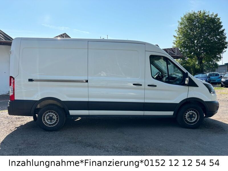 Second-hand Ford Transit 131 CP (96 kW) 2018 Alb Monovolum
