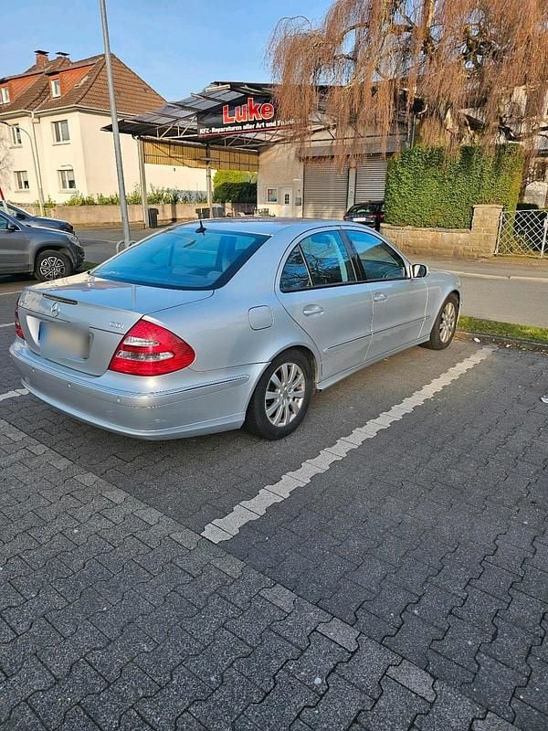 Gebraucht Mercedes E220 150 PS (110 kW) 2006 Silber Limousine