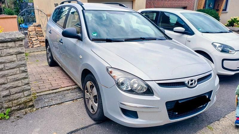 Silber Gebraucht 2009 Hyundai i30 Classic Kombi | 3.500 € (Fairer Preis) - Bild 1/4