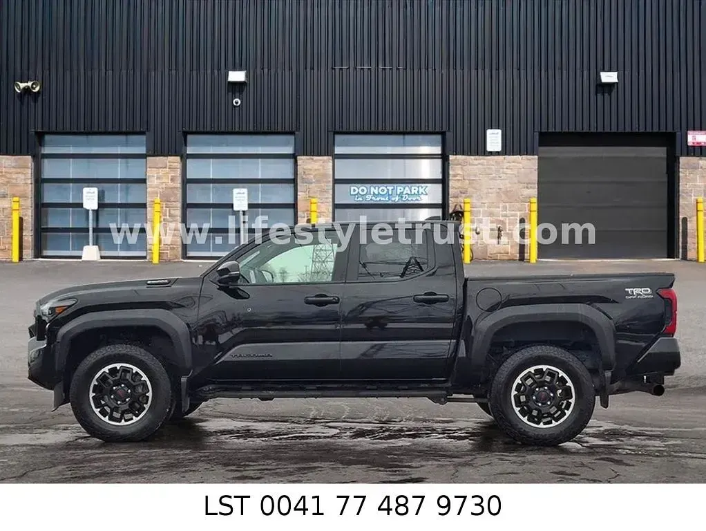 Gebraucht Toyota Tacoma T1 277 PS (203 kW) 2024 Schwarz Pickup