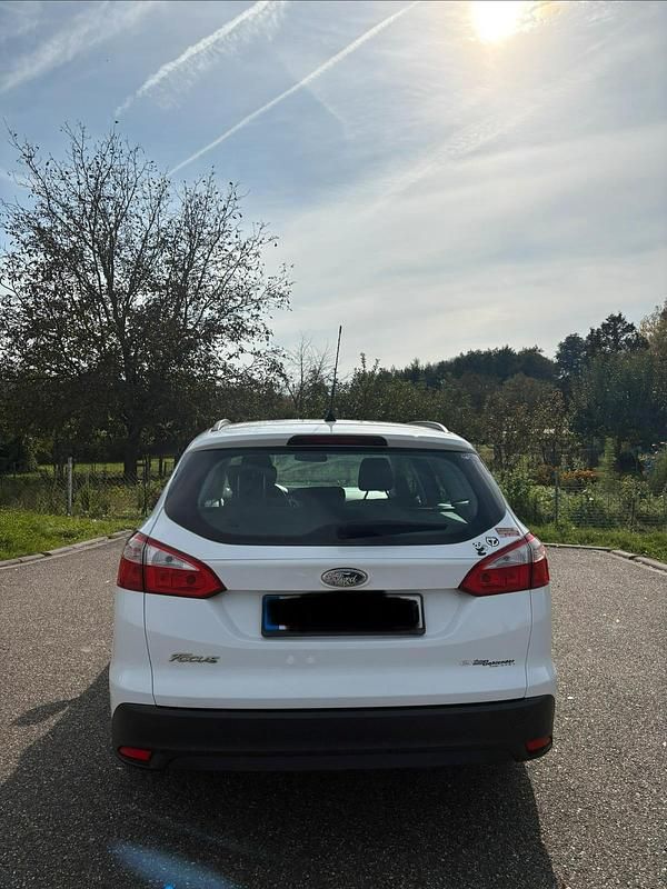 Gebraucht Ford Focus Titanium 145 PS (106 kW) 2011 Weiß Kombi