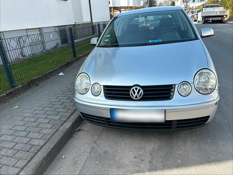 Gebraucht VW Polo 63 PS (46 kW) 2002 Silber Kleinwagen