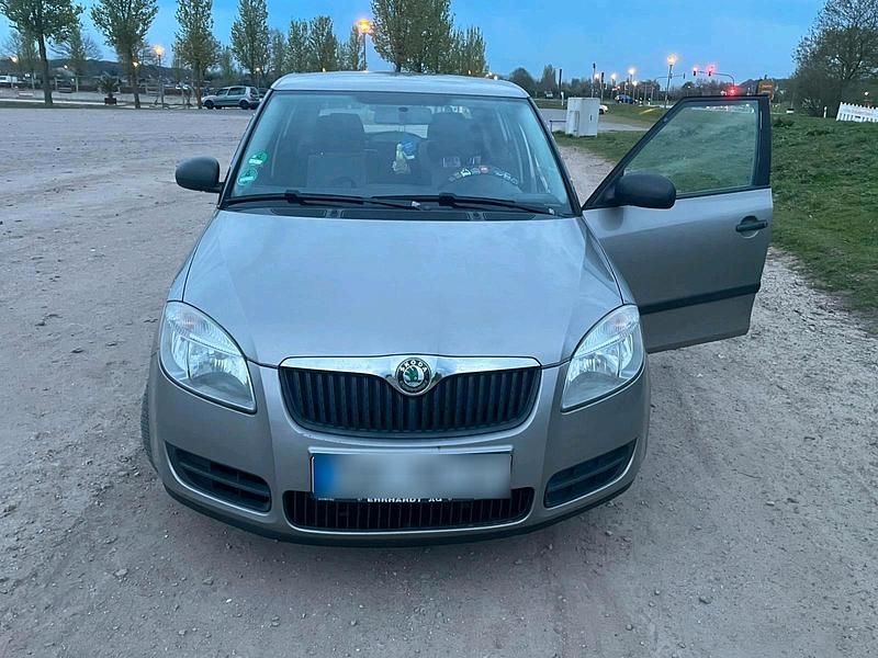 Gebraucht Skoda Fabia 70 PS (51 kW) 2009 Grau Kleinwagen