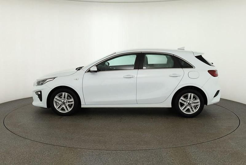 Gebraucht Kia Ceed Vision 160 PS (117 kW) 2021 Weiß Kleinwagen