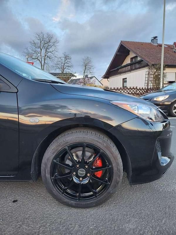 Używany Mazda 3 Edition 105 KM (77 kW) 2012 Czarny Sedan/Limuzyna