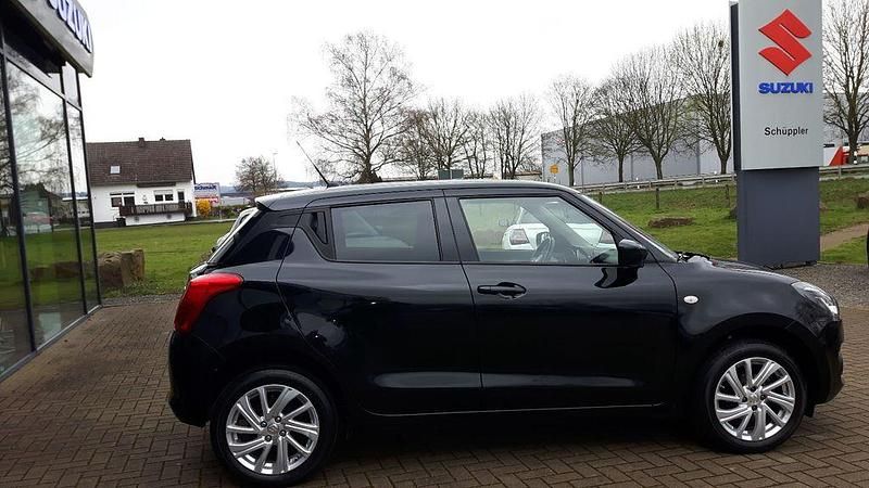 Gebraucht Suzuki Swift Comfort 83 PS (61 kW) 2021 Schwarz Kleinwagen