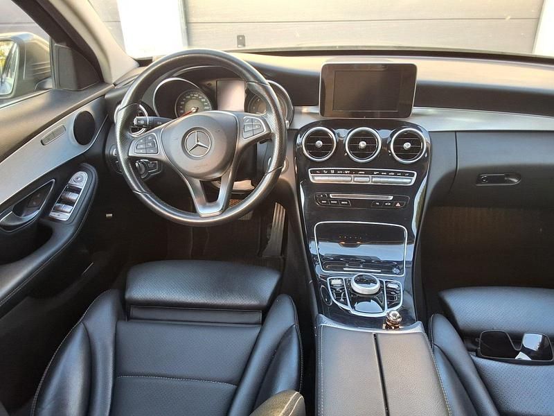 Grau Gebraucht 2017 Mercedes C200 Avantgarde Limousine | 14.000 € - Bild 1/4