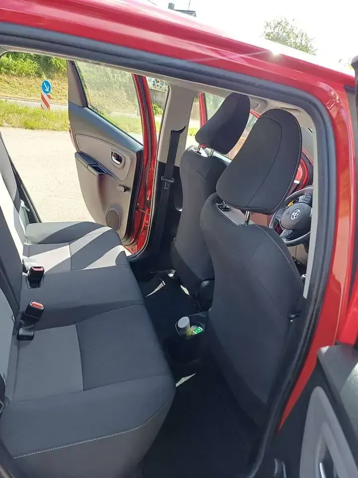 Gebraucht Toyota Yaris 72 PS (52 kW) 2019 Rot Limousine