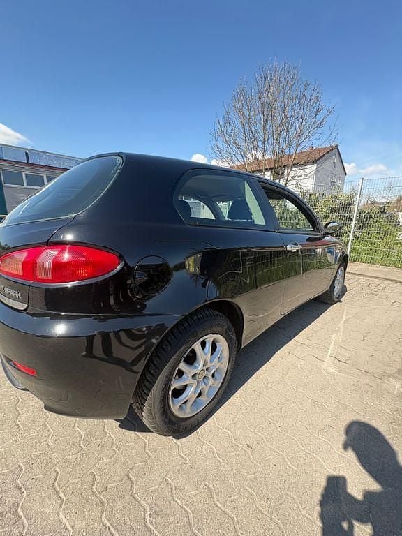 Gebraucht Alfa Romeo 147 Impression 120 PS (88 kW) 2005 Schwarz Kleinwagen