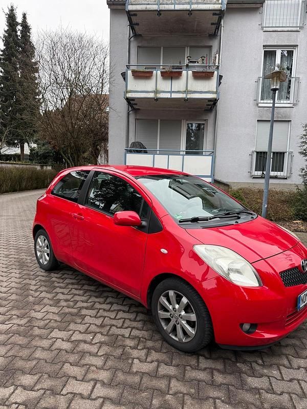 Rot Gebraucht 2008 Toyota Yaris Kleinwagen | 2.500 € (Guter Preis) - Bild 1/4