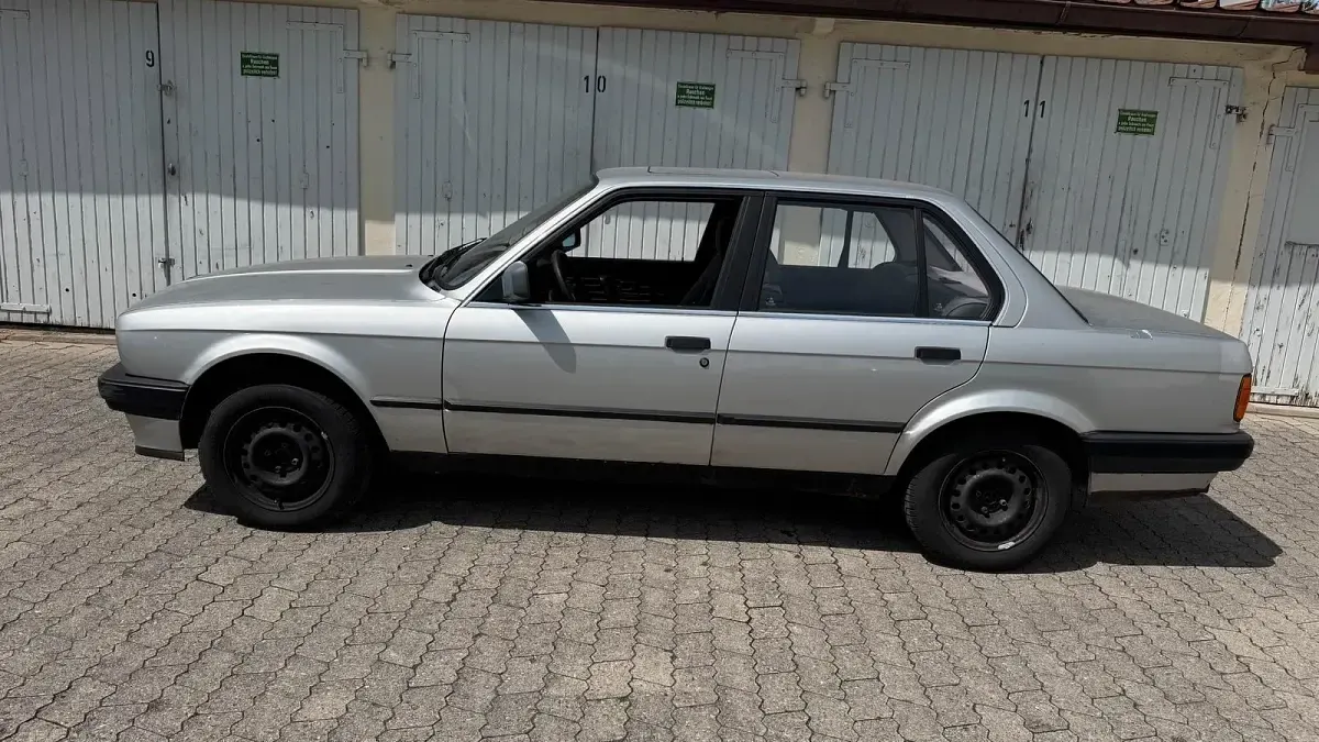 Gebraucht BMW 318 Basis 108 PS (79 kW) 1990 Silber Limousine
