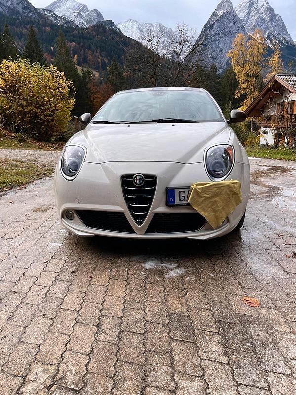 Weiß Gebraucht 2015 Alfa Romeo MiTo Kleinwagen | 5.900 € - Bild 1/4