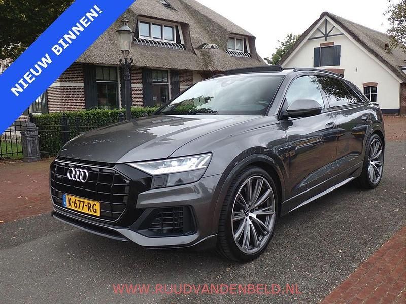 Grau Gebraucht 2020 Audi Q8 S-Line SUV | 51.900 € (Fairer Preis) - Bild 1/4