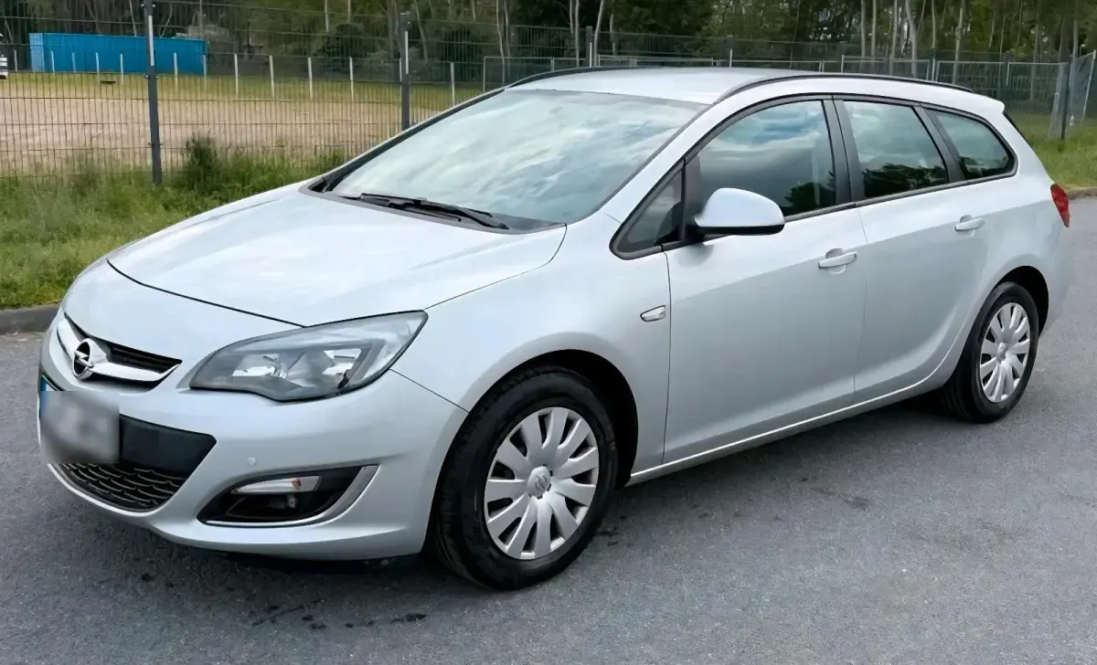 Gebraucht Opel Astra 116 PS (85 kW) 2013 Silber Kombi