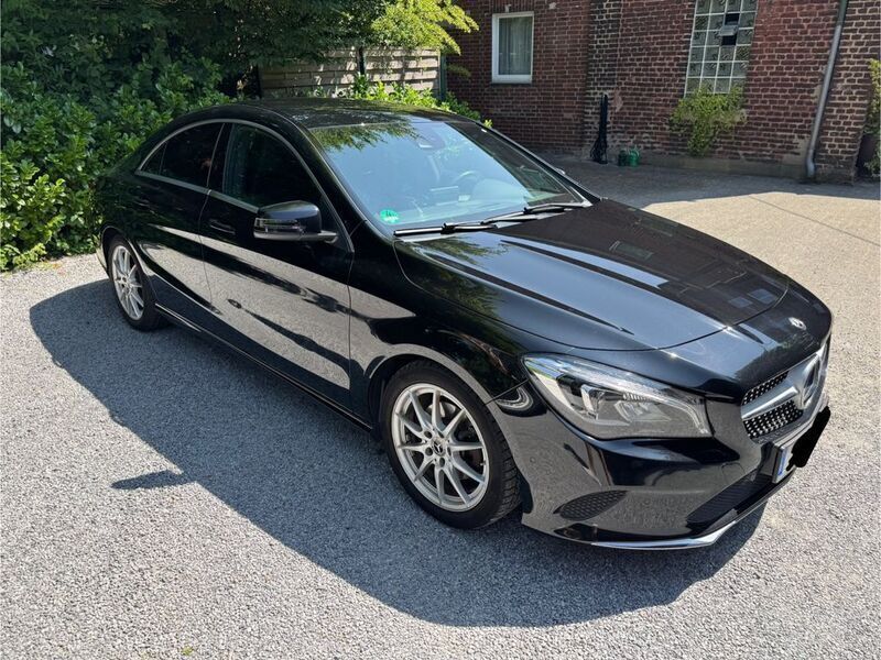 Schwarz Gebraucht 2017 Mercedes CLA180 Limousine | 19.400 € (Etwas zu teuer) - Bild 1/4