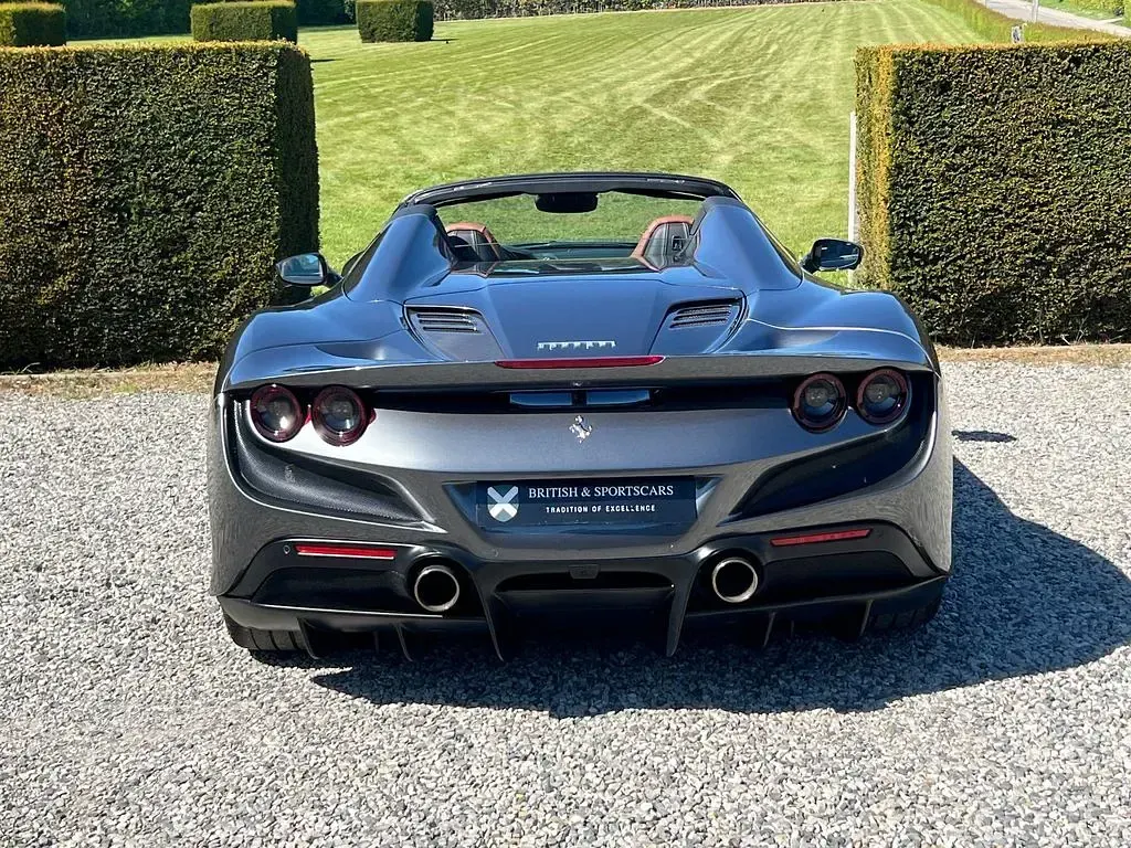 Gebraucht Ferrari F8 721 PS (530 kW) 2022 Grau Cabrio