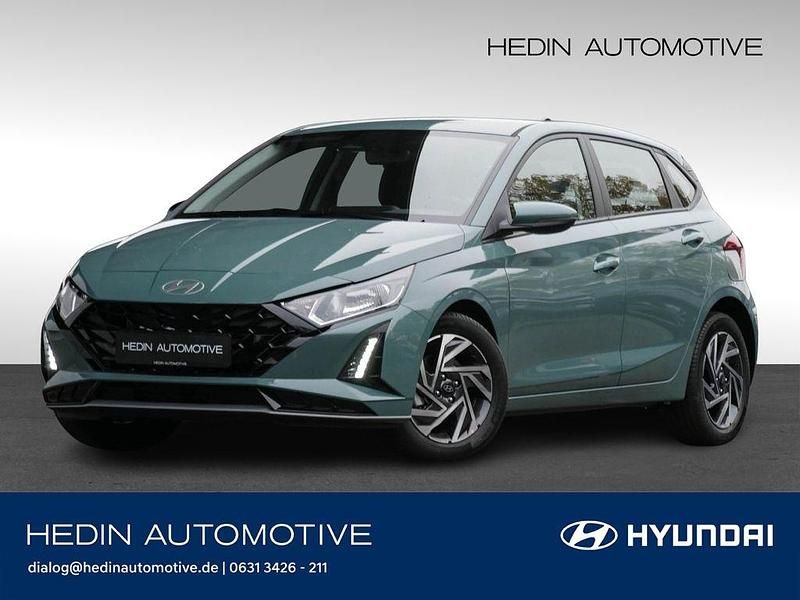 Grün Neu 2025 Hyundai i20 Trend Limousine | 20.690 € (Guter Preis) - Bild 1/4