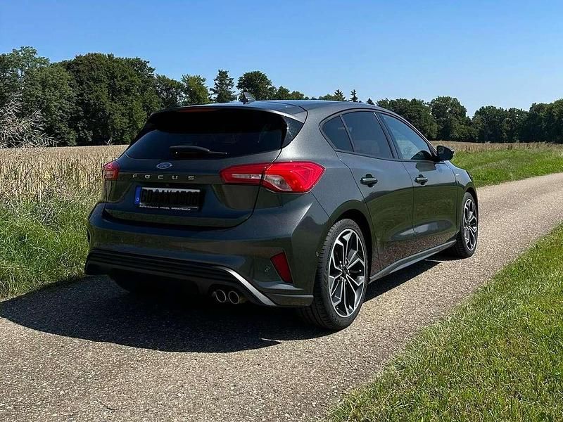 Gebraucht Ford Focus ST-Line 182 PS (133 kW) 2019 Grau Limousine