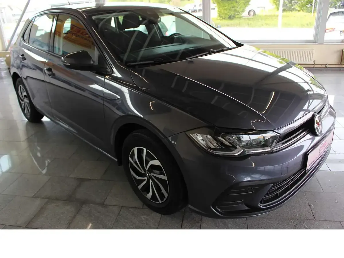 Gebraucht VW Polo Life 95 PS (69 kW) 2022 Rauchgrau metallic Kleinwagen