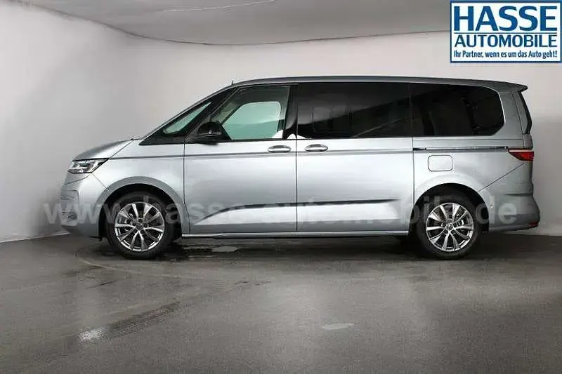 Gebraucht VW Multivan Life 150 PS (110 kW) 2024 Silber Van / Kleinbus