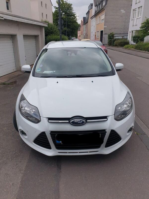 Weiß Gebraucht 2014 Ford Focus SYNC Edition Kombi | 4.500 € (Superpreis) - Bild 1/4